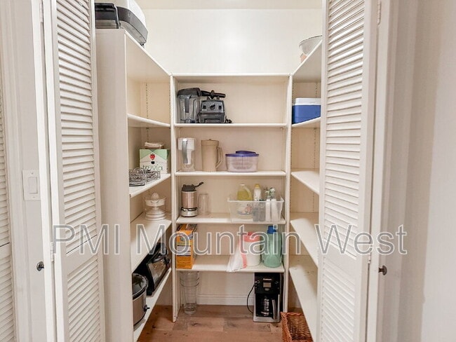 Building Photo - 171 E 3rd Ave