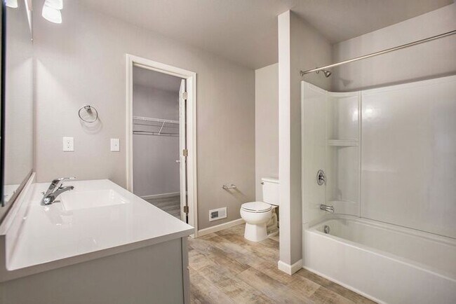 Building Photo - 17544 Silver Maple St