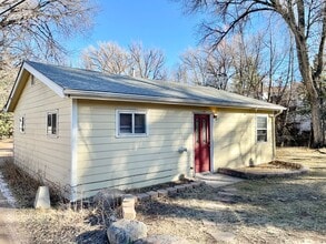 Building Photo - Adorable 2 Bedroom Cottage in Serene Setting