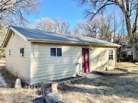 Building Photo - Adorable 2 Bedroom Cottage in Serene Setting