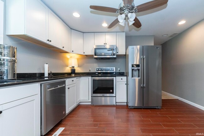 Building Photo - 7122 Woods Dr