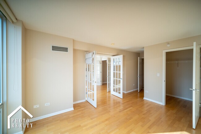 Building Photo - 1640 Maple Ave
