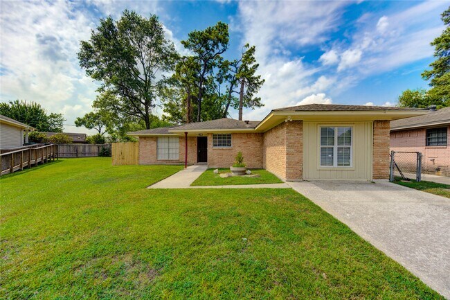 Building Photo - 9811 Shadydale Ln