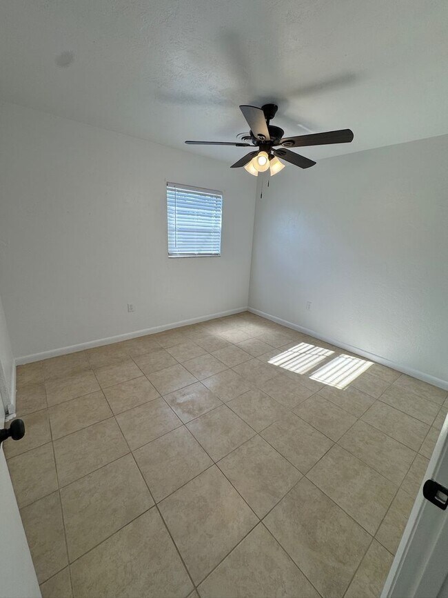 Building Photo - 1702 NE 71st St