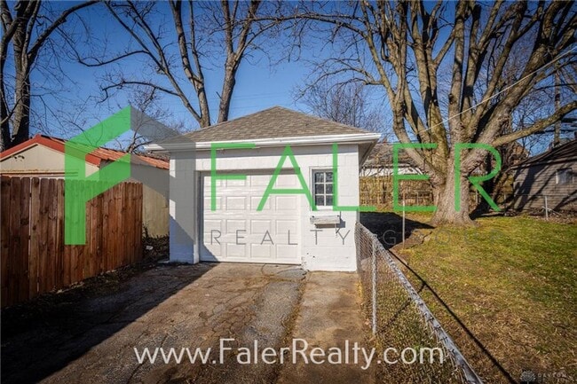 Building Photo - Adorable 2-Bedroom Bungalow