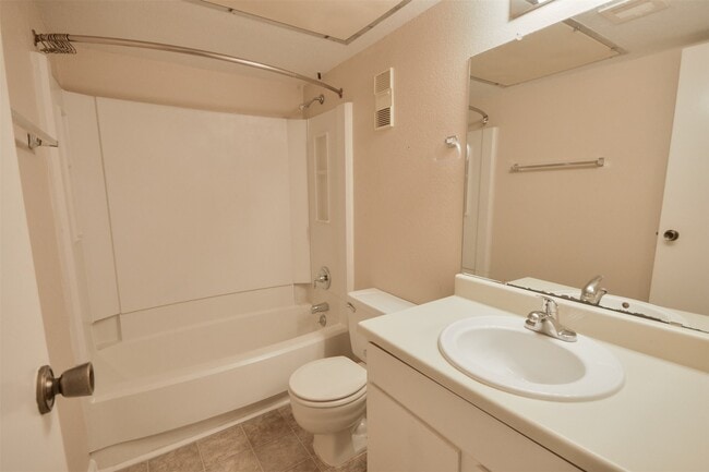 Building Photo - 12905 Woodforest Blvd