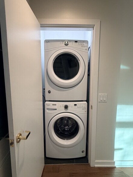 Building Photo - 1500 N American St