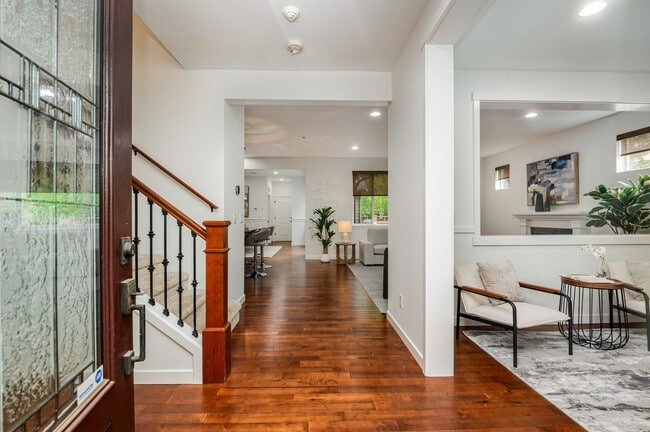 Building Photo - North East Facing 4 bed 3 bath ready for m...