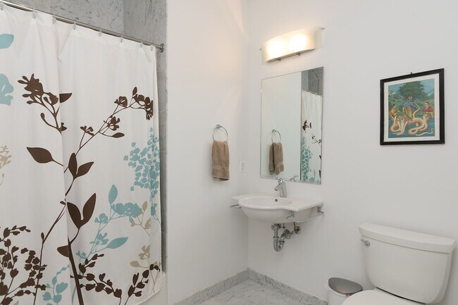 Building Photo - Luxury U St Condo | 2 Bed + Den | 2 Bath | 1,350 Sf | Large Balcony | 1 Garage Parking Space