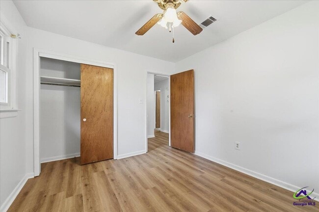 Building Photo - 202 Self St