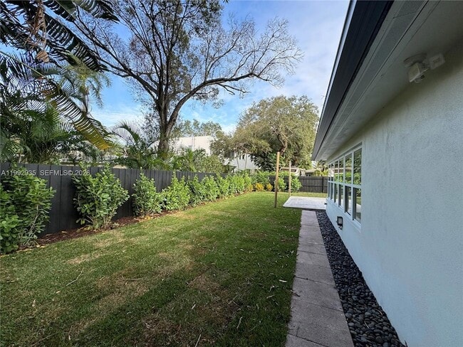 Building Photo - 1341 SW 10th St