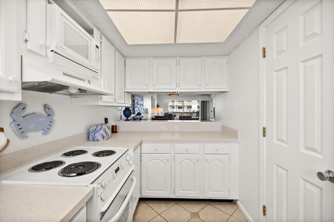 Building Photo - 909 Santa Rosa Blvd