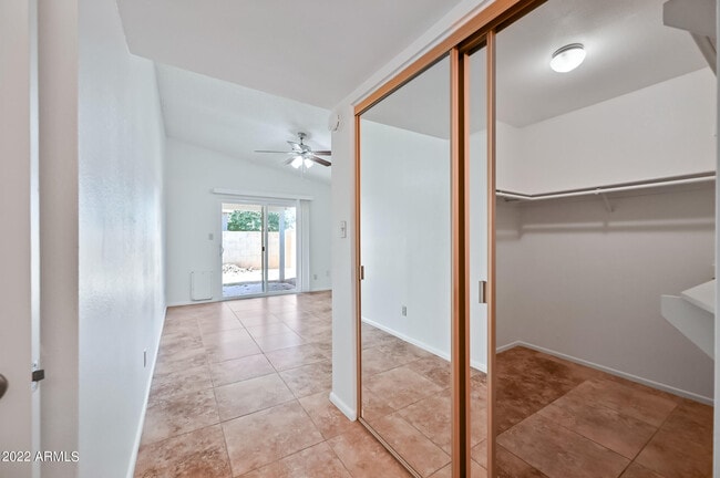 Building Photo - 2602 W Winchcomb Dr