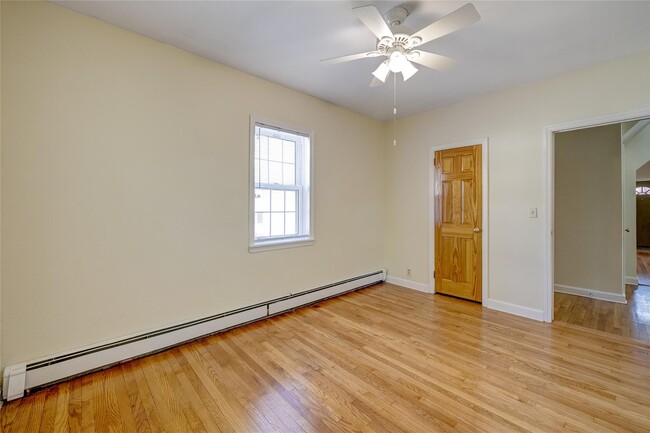 Building Photo - 3 Woodmere Ln