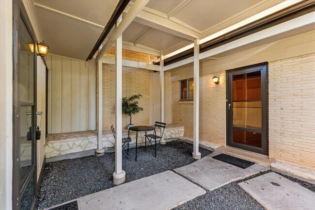 Building Photo - 3210 Bruce Dr