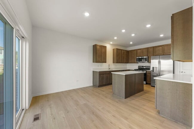 Building Photo - 7705 Nightshade Ln