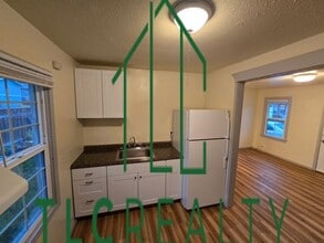 Building Photo - 1001-1021 Chicago Street SE