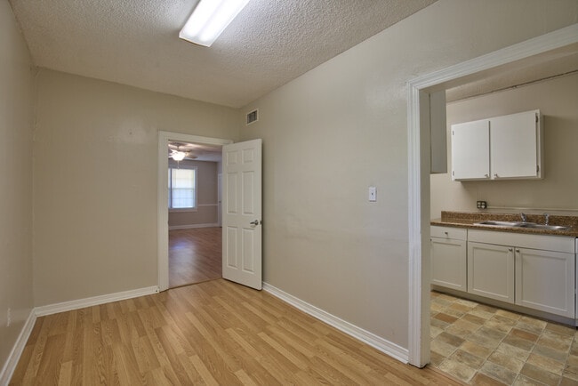 Building Photo - 2bd/2ba in MIDTOWN
