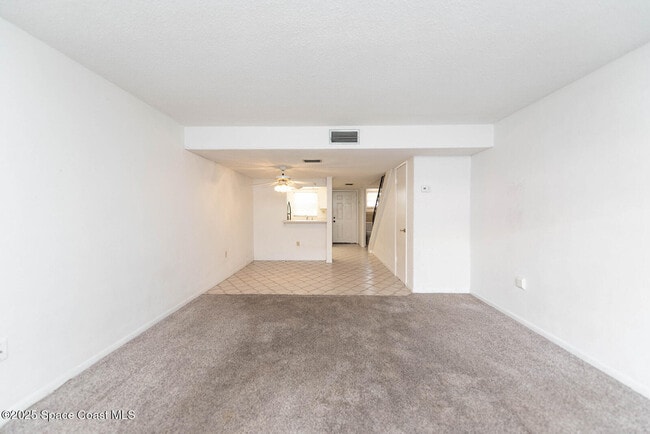 Building Photo - 2511 Country Club Dr