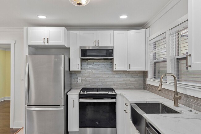 Building Photo - Beautifully Updated 3/2 w/ Large Fenced Backyard, Minutes From ATL Airport and Woodward Academy