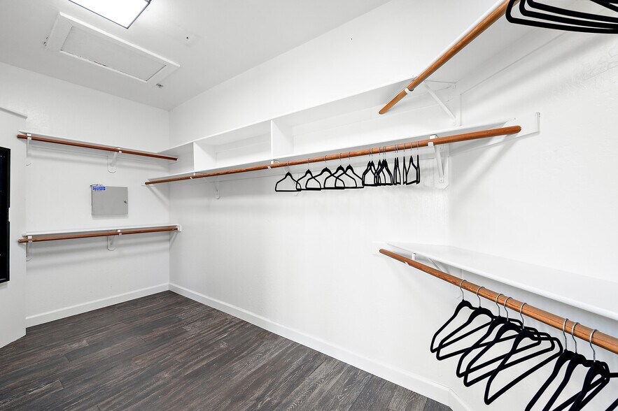 Building Photo - 13010 E Shangri La Rd