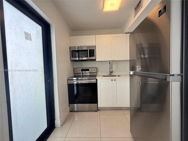 Building Photo - 1765 Normandy Dr