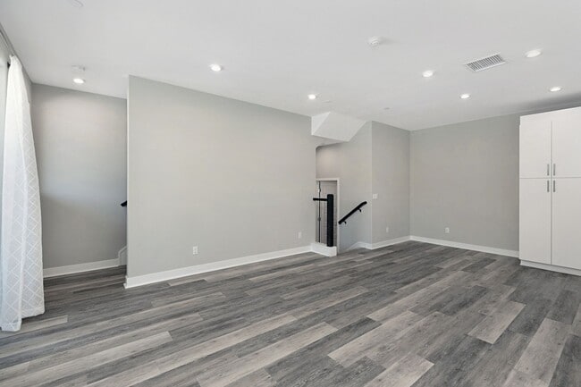 Building Photo - Stunning & Spacious - 3BD/2.5BA Townhome - Resort Style Living! Smart Home! Roof Deck w/ Expansiv...