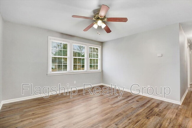 Building Photo - 1305 Robin St