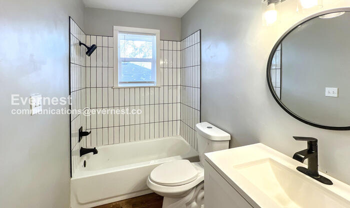 Building Photo - 9515 E 18 St S