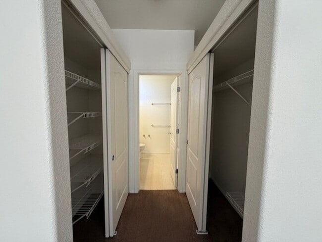 Building Photo - 2 Bedroom 2 Bath Contact Property Pros Pro...