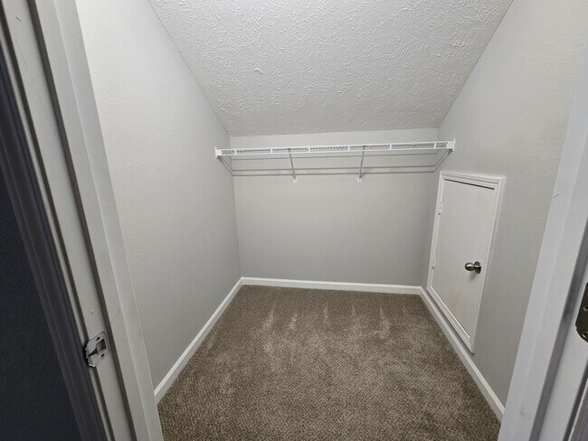 Building Photo - 817 Maricopa Dr