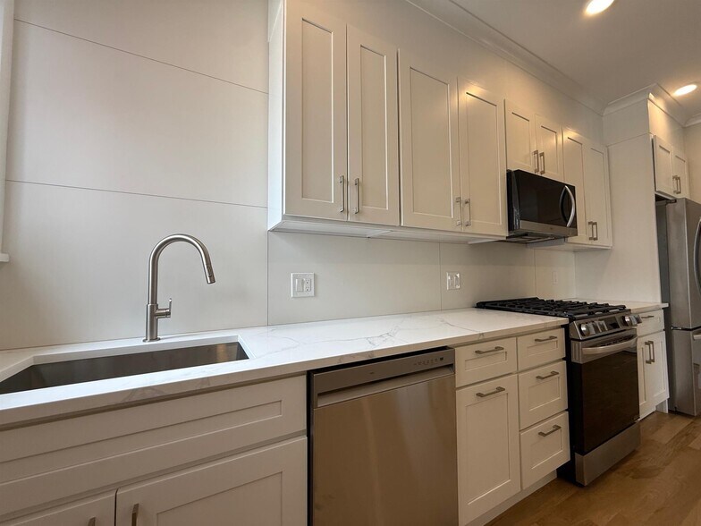 Building Photo - 37 Gore St