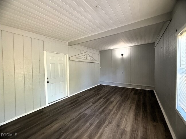 Building Photo - 8239 Suncoast Dr