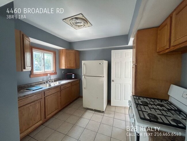 Building Photo - 4460 Broadale Rd