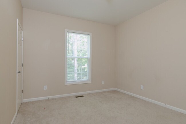 Building Photo - Spacious 6-Bedroom Home in Desirable Latta...