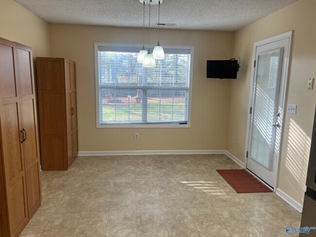 Building Photo - 108 Ann Bradley Dr