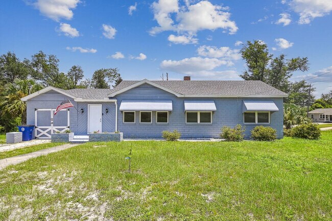 Building Photo - 300 Mercedes Ave