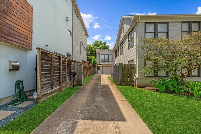 Building Photo - 1819 Branard St