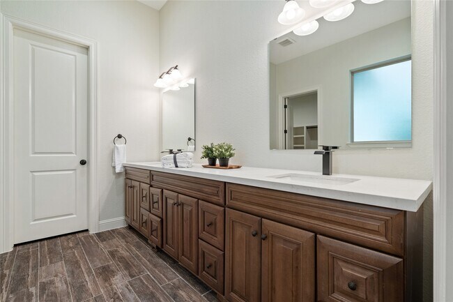 Building Photo - 25103 W Tara Plantation Dr