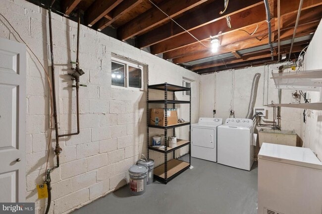 Building Photo - 2741 S Grove St