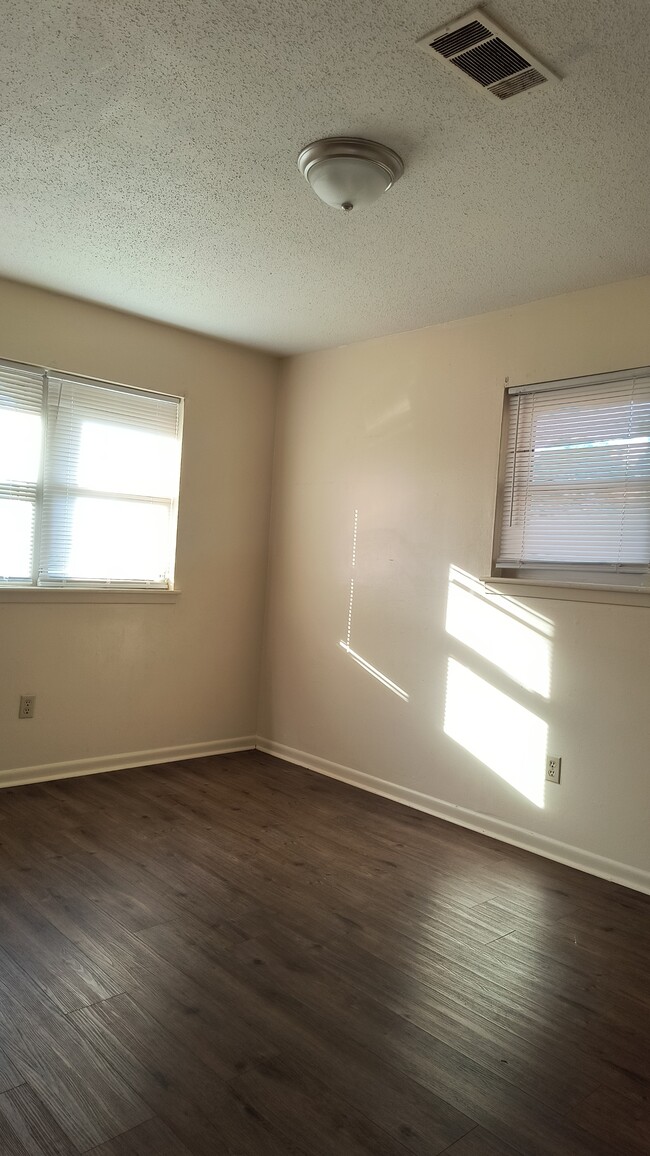 Building Photo - 2313 Starlite Dr