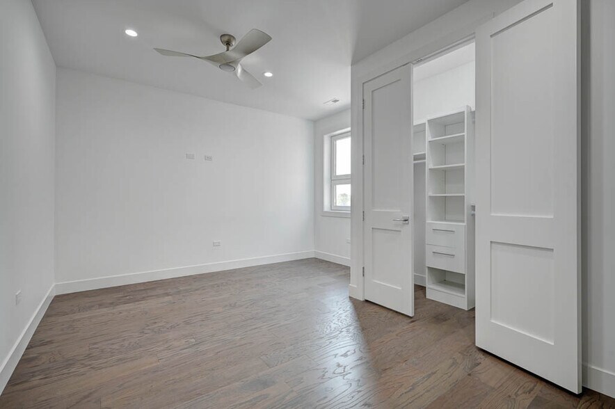 Building Photo - 3008 W Belmont Ave