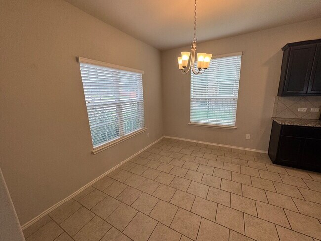 Building Photo - Three bed two bath two car garage in Cotto...
