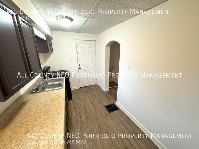 Building Photo - 2690 Sullivant Ave