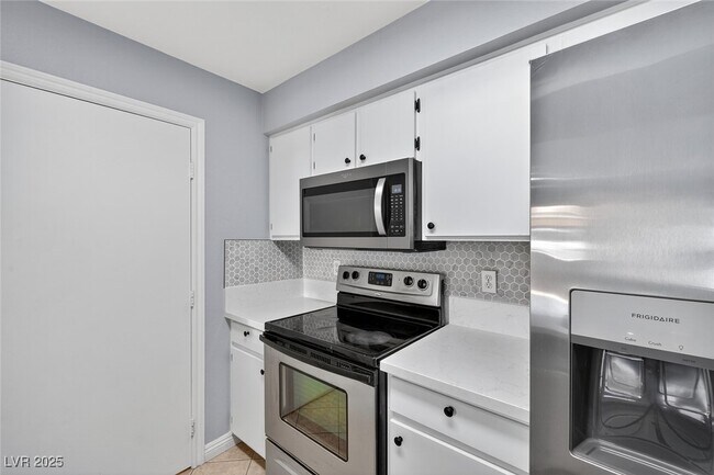 Building Photo - 1150 N Buffalo Dr
