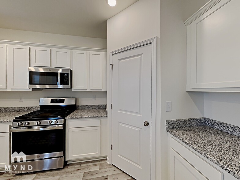 Building Photo - 354 Rayland St