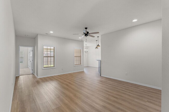 Building Photo - 3011 W Cardinal St