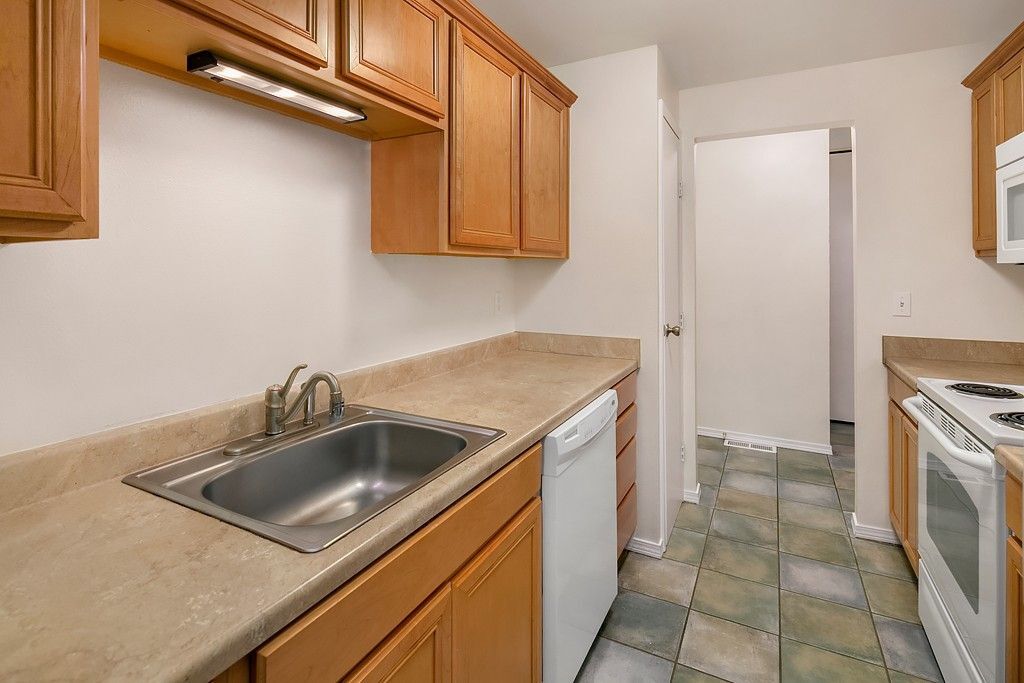 Kitchen - 9903 NE 124th St