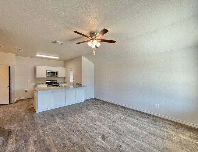 Building Photo - 1712 Clovis Dr