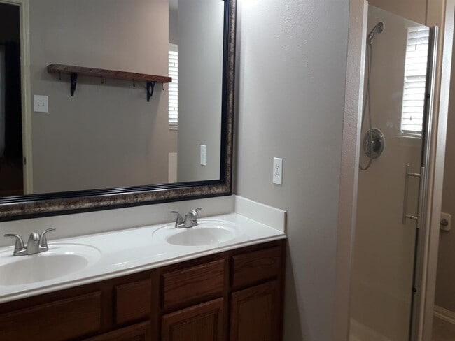 Building Photo - 14546 Bergenia Dr